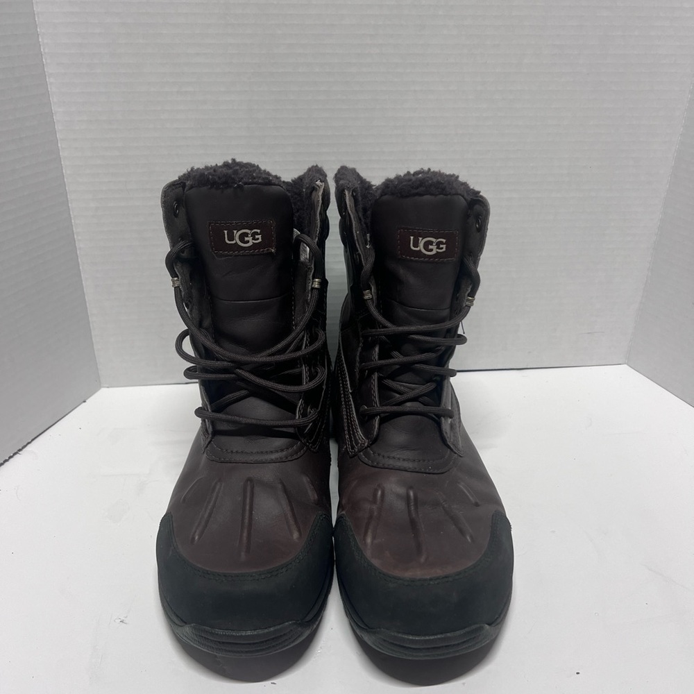 UGG MEN FELTON STOUT WATERPROOF SHEARLING Boot US 10 / EU 43  / UK 9